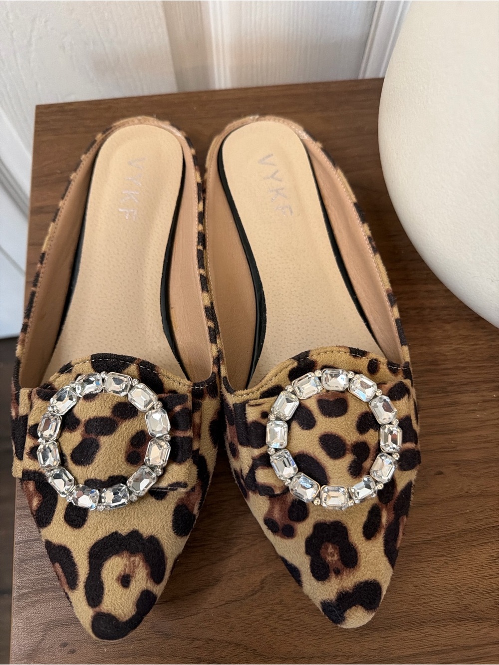 Leopard Print Rhinestone Buckle Pointed Toe Mule Flats Slip On Shoes Size 7.5 - Picture 3 of 7